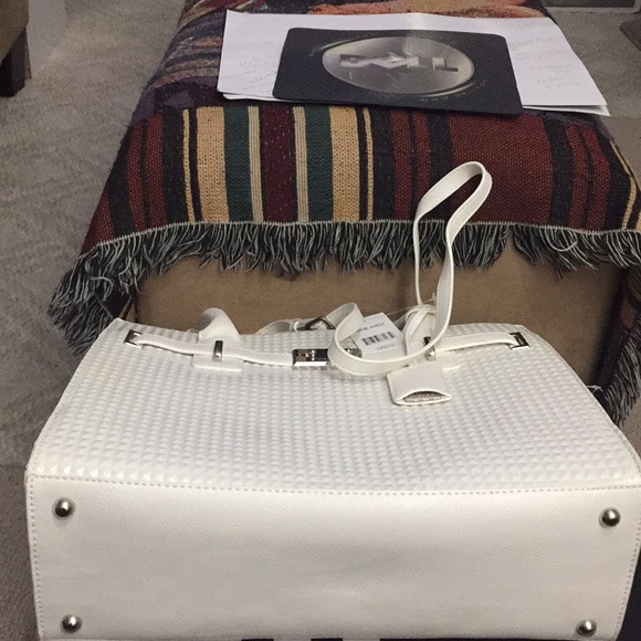 Beautiful Nine West tote pocketbook - Picture 5 of 5